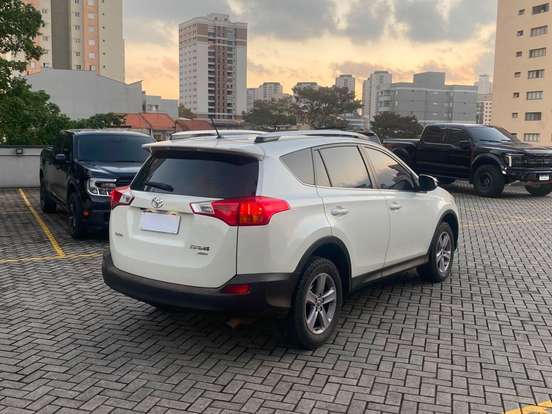 TOYOTA-RAV4-2015