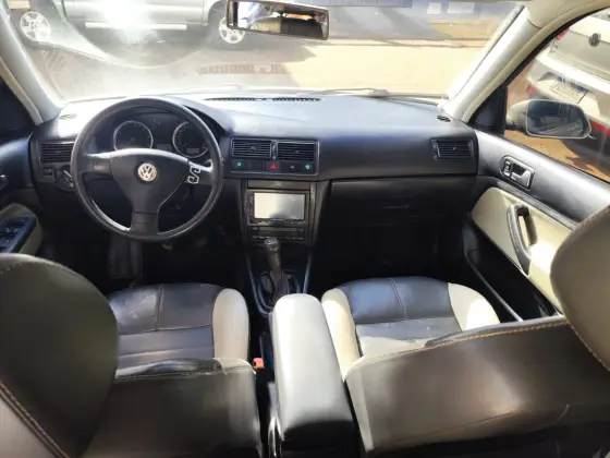 VOLKSWAGEN GOLF 1.6 MI SPORTLINE 8V FLEX 4P MANUAL VOLKSWAGEN GOLF 1.6 MI SPORTLINE 8V FLEX 4P MANUAL