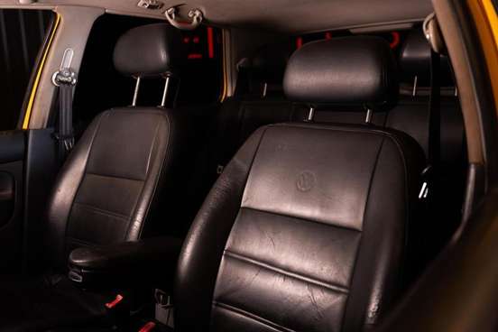 VOLKSWAGEN-GOLF-2008