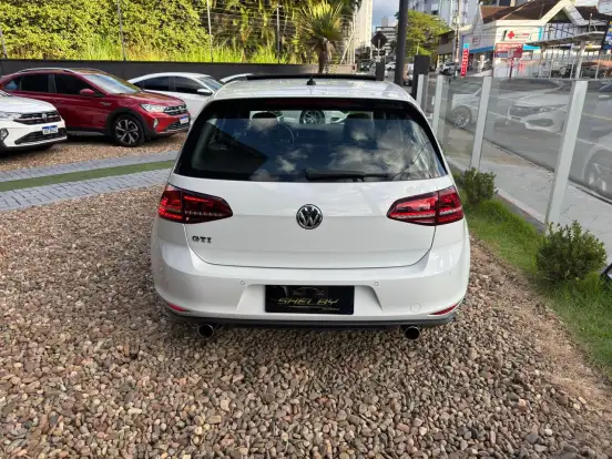 VOLKSWAGEN-GOLF-2013