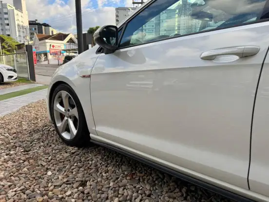 VOLKSWAGEN-GOLF-2013