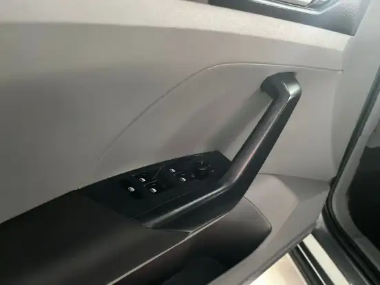 VOLKSWAGEN-T-CROSS-1.0 200 TSI TOTAL FLEX AUTOMÁTICO VOLKSWAGEN-T-CROSS-2019