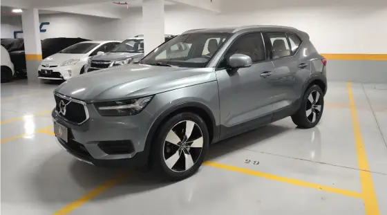 VOLVO XC40 2.0 T5 GASOLINA MOMENTUM AWD GEARTRONIC