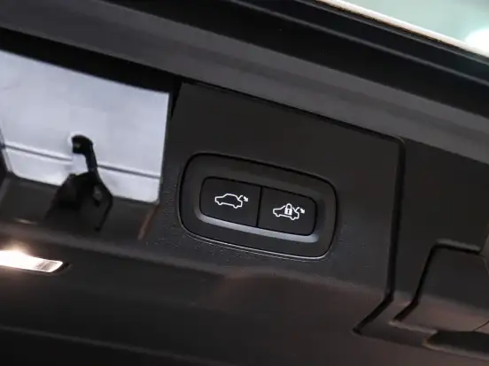 VOLVO-XC60-2021