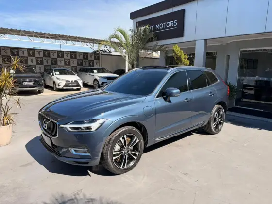 VOLVO XC60 2.0 T8 HYBRID MOMENTUM AWD GEARTRONIC VOLVO XC60 2.0 T8 HYBRID MOMENTUM AWD GEARTRONIC