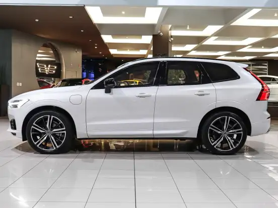 VOLVO-XC60-2021