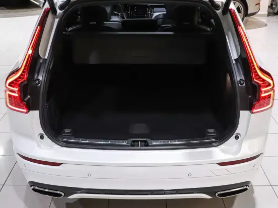 VOLVO-XC60-2021