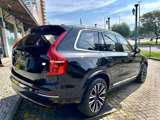 VOLVO-XC90-2023