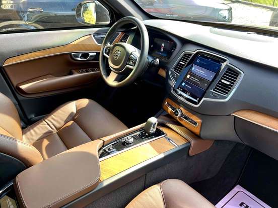VOLVO-XC90-2023