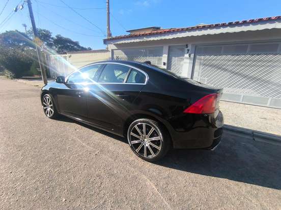 VOLVO-S60-2.0 T4 MOMENTUM GASOLINA 4P AUTOMÁTICO VOLVO-S60-2017