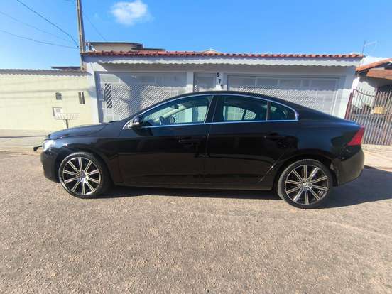 VOLVO-S60-2.0 T4 MOMENTUM GASOLINA 4P AUTOMÁTICO VOLVO-S60-2017