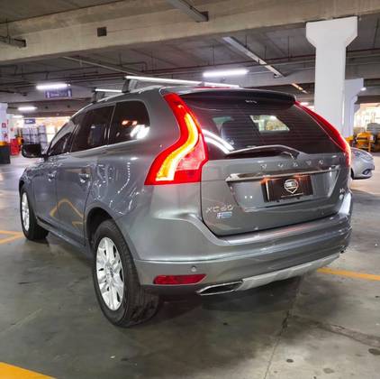 VOLVO XC60 2.0 T5 MOMENTUM GASOLINA 4P AUTOMÁTICO