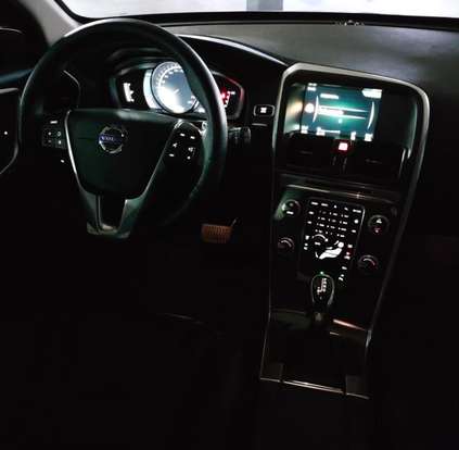 VOLVO-XC60-2016