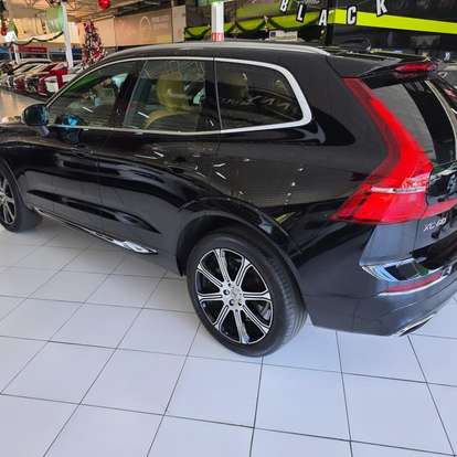 VOLVO-XC60-2020