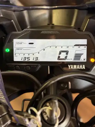 YAMAHA-YZF R15-2024