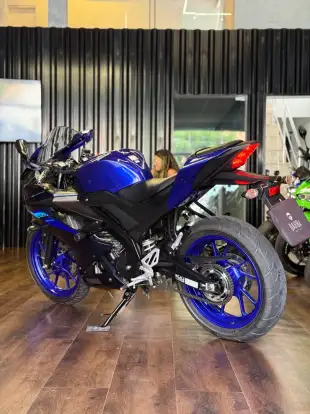 YAMAHA-YZF R15-2024