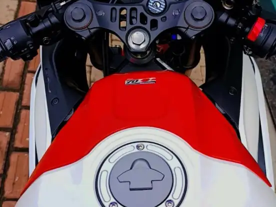 YAMAHA-YZF R3 ABS CONNECTED 70th ANNIVERSARY YAMAHA-YZF R3 ABS CONNECTED 70th ANNIVERSARY-2026