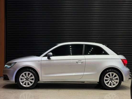 AUDI-A1-1.4 TFSI ATTRACTION 16V 122CV GASOLINA 2P AUTOMÁTICO AUDI-A1-2011