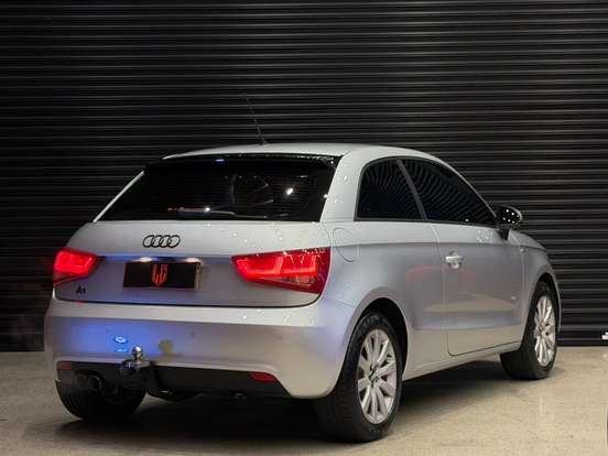 AUDI-A1-1.4 TFSI ATTRACTION 16V 122CV GASOLINA 2P AUTOMÁTICO AUDI-A1-2011