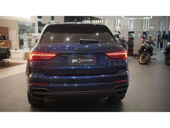 AUDI-Q3-2024