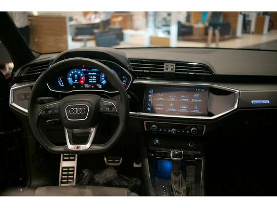 AUDI-Q3-2024
