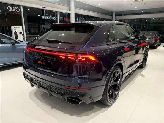 AUDI-RS Q8-2025