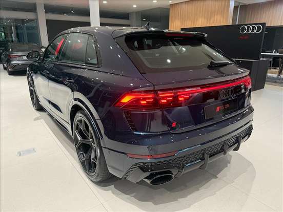AUDI-RS Q8-2025