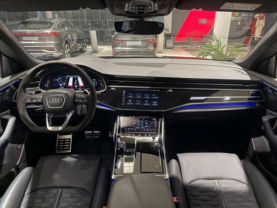 AUDI-RS Q8-2025