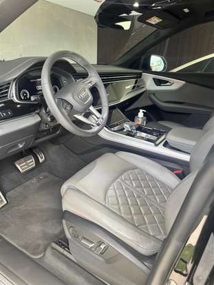 AUDI-Q8-2024
