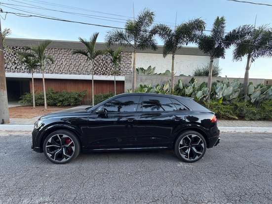 AUDI-RS Q8-2023