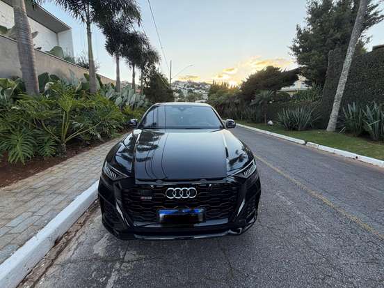 AUDI-RS Q8-2023