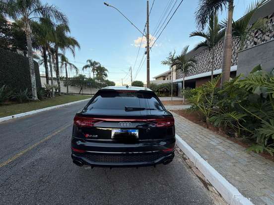 AUDI-RS Q8-2023