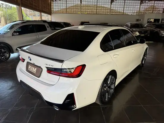 BMW-320i-2024