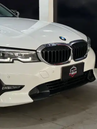 BMW-320i-2021