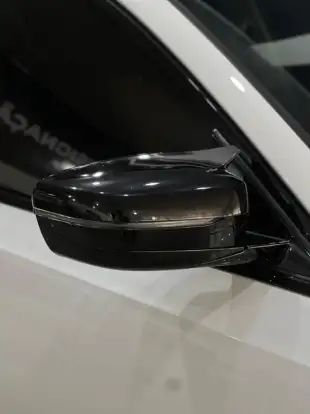 BMW-320i-2021