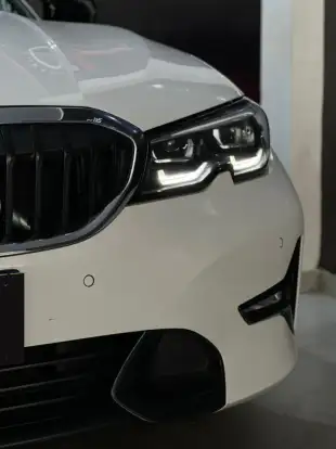 BMW-320i-2021