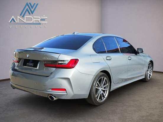 BMW-320i-2023