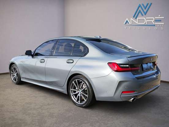 BMW-320i-2023