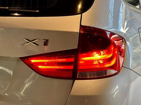 BMW-X1-2011