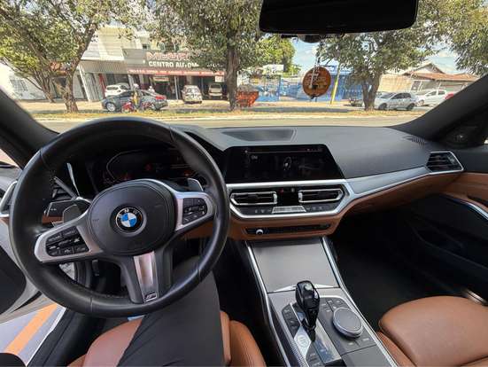 BMW-320i-2020