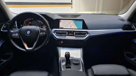 BMW-320i-2019
