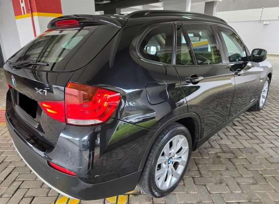 BMW-X1-2011