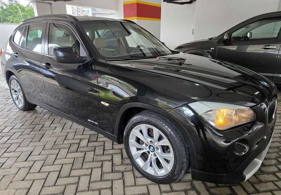 BMW-X1-2011
