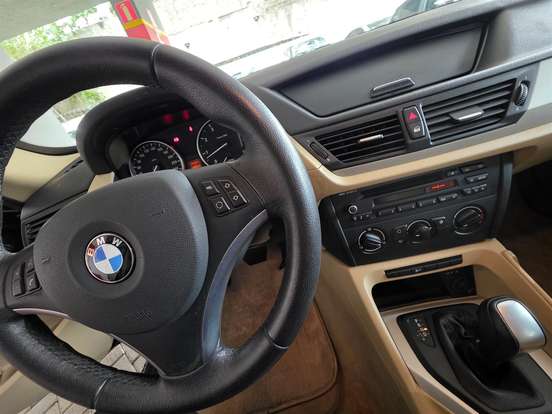 BMW-X1-2011