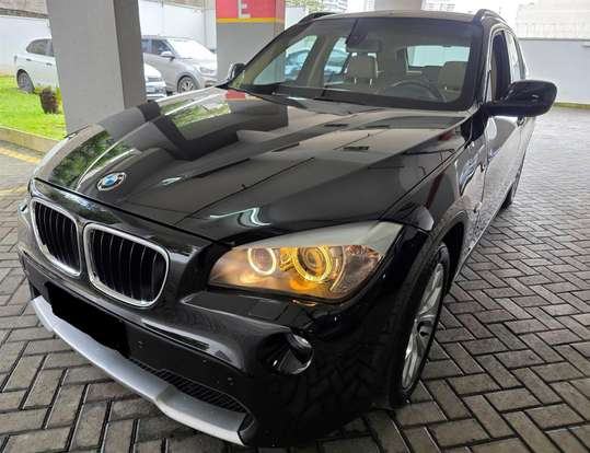 BMW-X1-2011