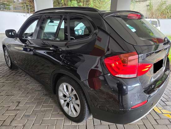BMW-X1-2011