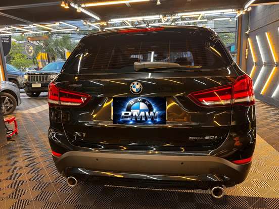 BMW-X1-2021