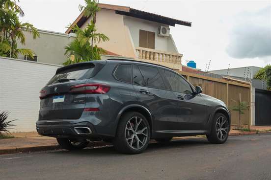 BMW-X5-2021