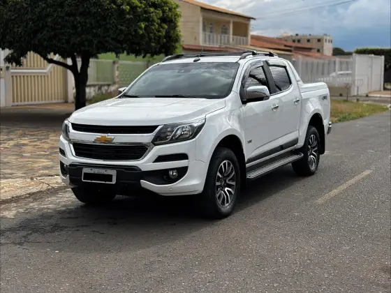CHEVROLET S10 2.8 HIGH COUNTRY 4X4 CD 16V TURBO DIESEL 4P AUTOMÁTICO CHEVROLET S10 2.8 HIGH COUNTRY 4X4 CD 16V TURBO DIESEL 4P AUTOMÁTICO