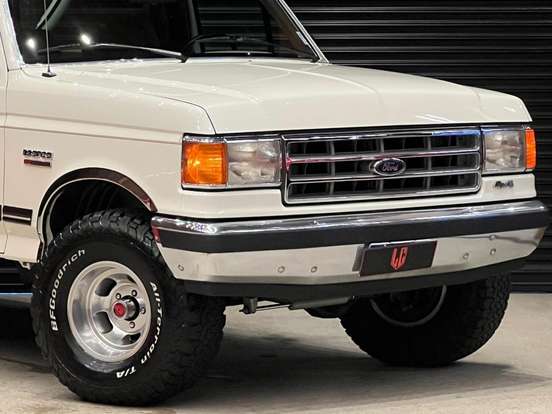FORD-BRONCO-1986